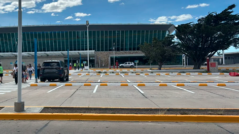 Evacuaron el aeropuerto de Comodoro Rivadavia tras una amenaza de bomba de una pasajera.