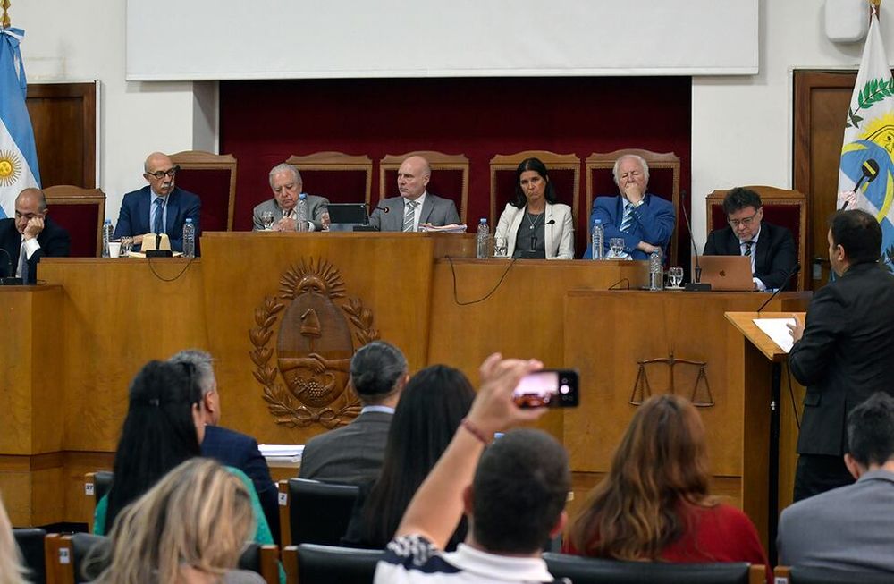 La Suprema Corte de Justicia de la provincia de Mendoza aumentó los sueldos de los siete ministros. Foto: Orlando Pelichotti