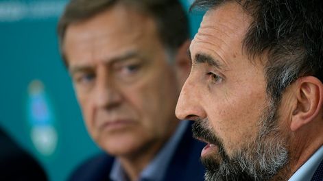 Los Andes | Alejandro Gallego, presidente de AySAM presentó el plan para mejorar la oferta de agua potable junto al  gobernador Rodolfo Suárez, Foto: Orlando Pelichotti / Los Andes