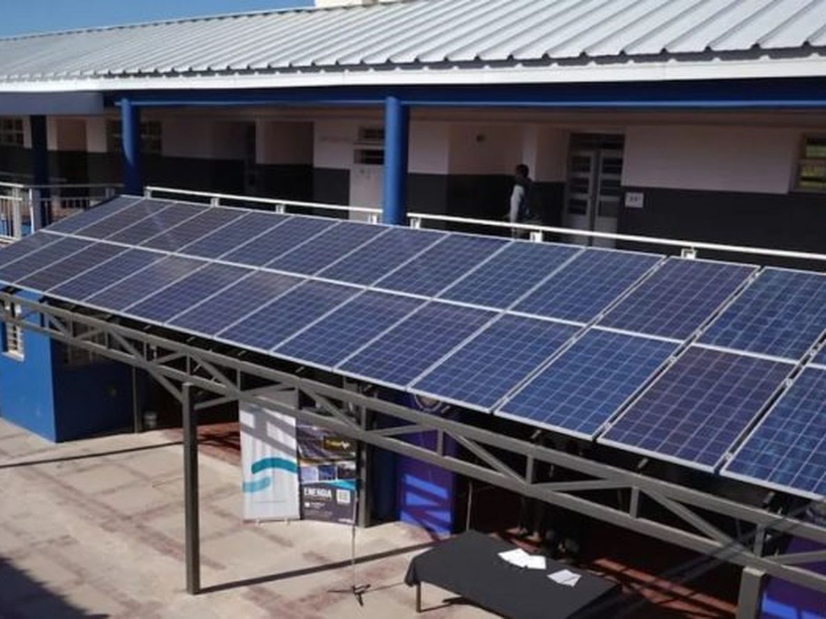 Durante los próximos dos años, 100 escuelas públicas de Mendoza comenzarán a aprovisionarse de energía a través de paneles solares