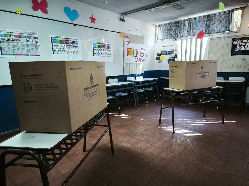 La Junta Electoral reportó que la asistencia se mantuvo por debajo del 30% en todos los distritos durante la primera mitad de la jornada.