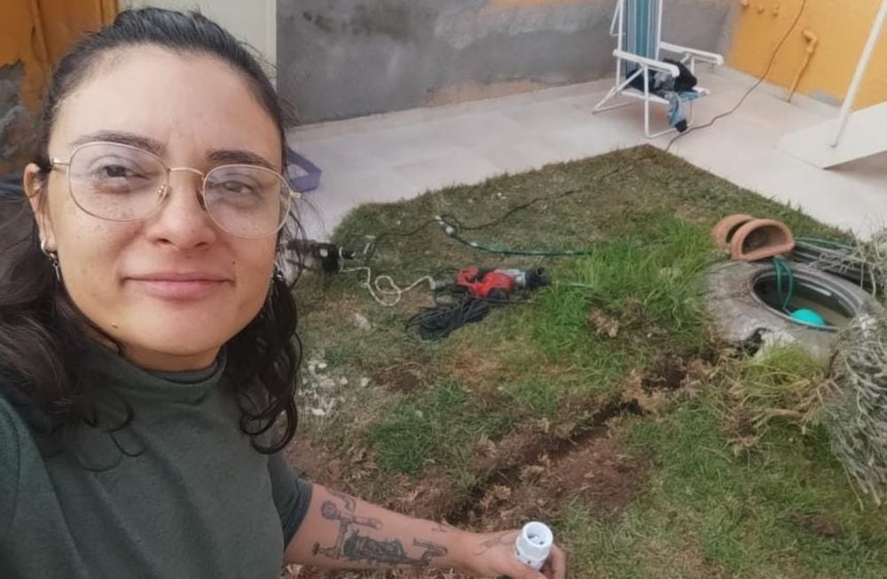 Cañerías, “cambio de gomita” y esquivar prejuicios: Luisa, la mendocina que confirma que la plomería no es cosa de hombres. Foto: Gentileza Luisa Navarro
