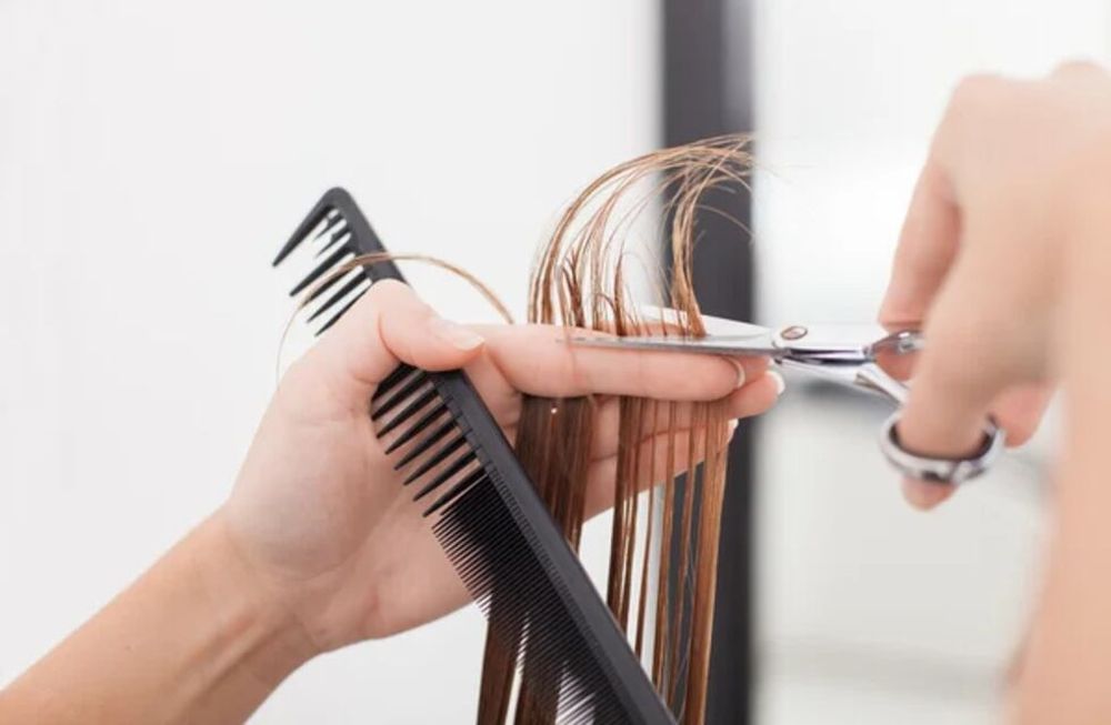 Una mamá pide ayuda para lograr ser peluquera y mantener a su familia