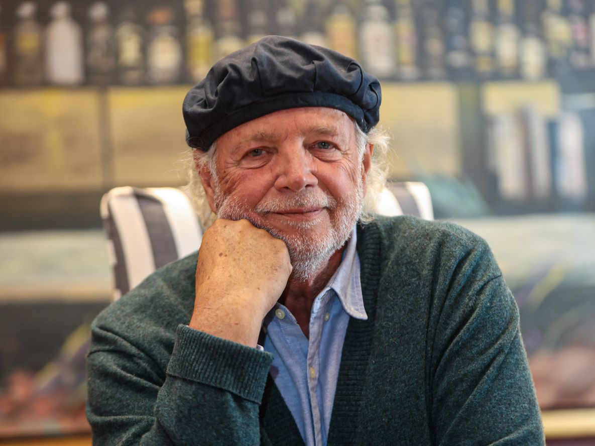 Francis Mallmann creó en 1884 una propuesta que une cocina de autor y tradición mendocina en un entorno histórico.