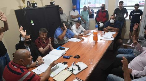 Los Andes | En las instalaciones del Club Argentino, se realizó una reunión que fue el principio para terminar de normalizar los destinos de la Federación Mendocina de Box. Foto: José Gutiérrez / Los Andes