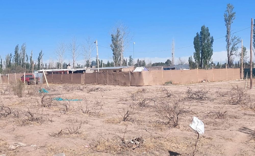 Un barrio completo dice que fue estafado porque le vendieron tierras fiscales, en Mundo Nuevo, Junín.    