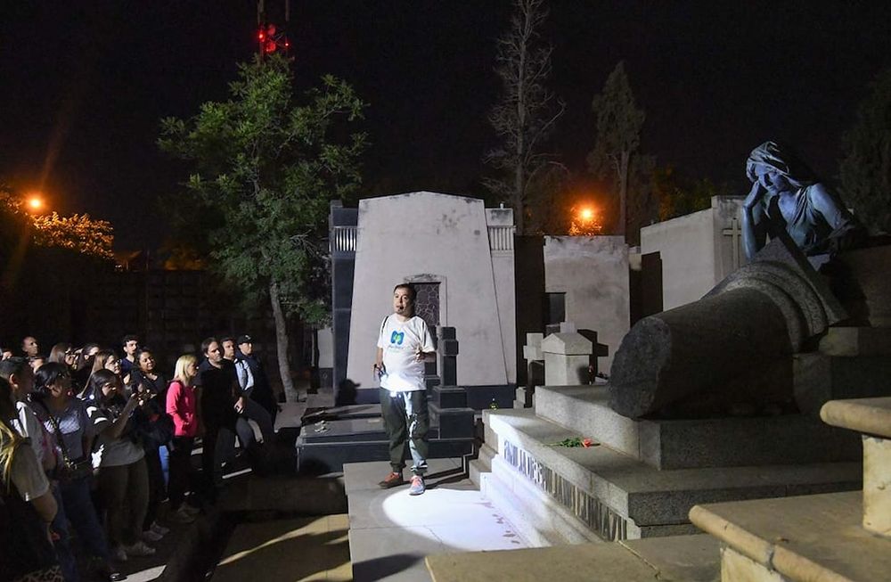 La Ciudad de Mendoza realizó nuevos encuentros en el Cementerio. El ciclo de visitas guiadas se llamó en esta ocasión Rituales del Alma. Foto: Marcelo Rolland / Los Andes