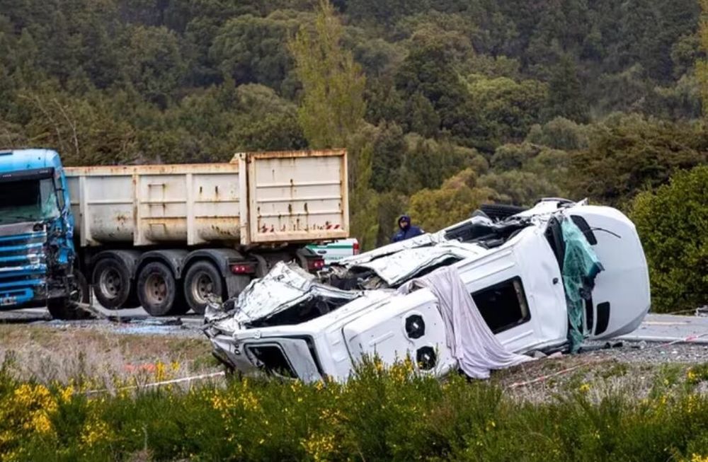 Tragedia: murieron seis turistas tras chocar su combi contra un camión ...