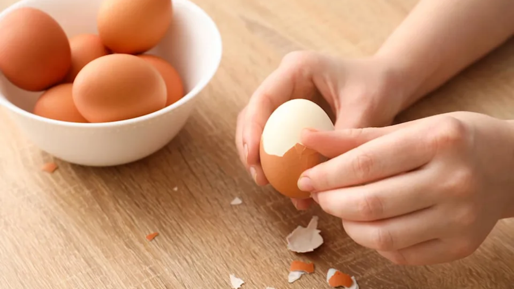 Con estas técnicas, pelar huevos se vuelve mucho más fácil.