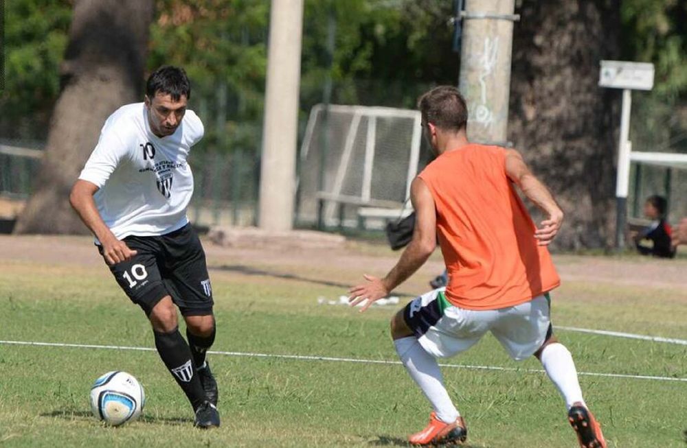 El Lobo le saca lustre a su 3-4-1-2