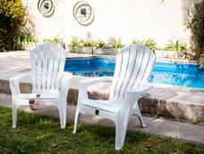 la mejor rutina de limpieza para dejar las sillas y muebles de exterior como nuevos