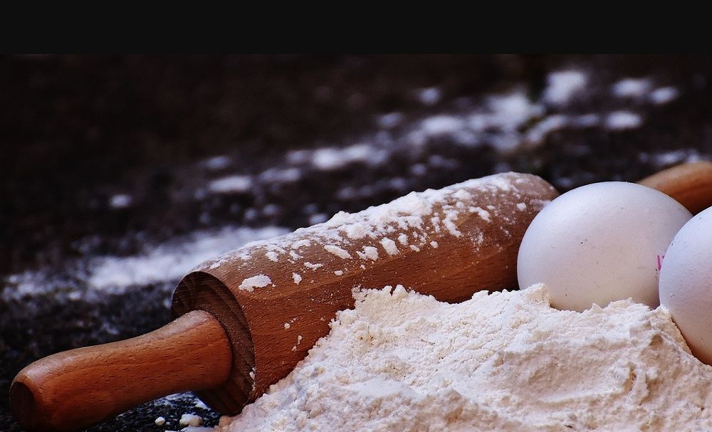 Presentes en panes industriales, pan de molde y productos de pastelería, las harinas blancas pierden casi todos los nutrientes del grano original.