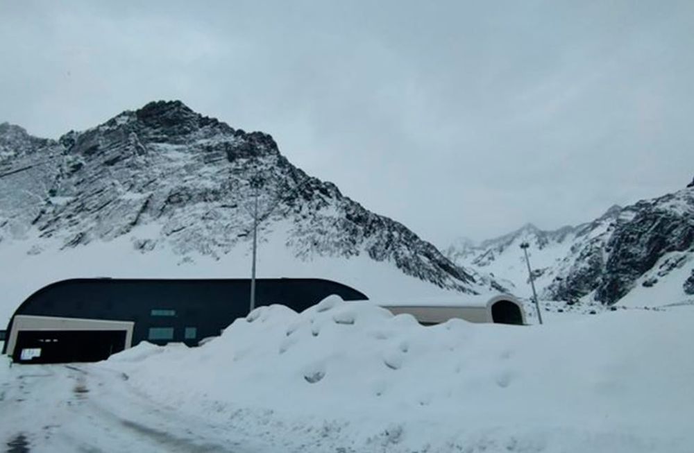 Complejo Los Libertadores se mantiene CERRADO debido a la inestabilidad en las condiciones meteorológicas en la alta montaña . Foto: archivo X / @PasoCRMza