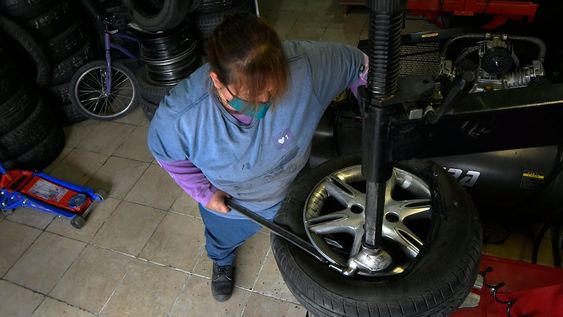 Rocío Lizarzaburu (53) -alias La Petisa-, la gomera que intenta derribar prejuicios prehistóricos. Foto: Orlando Pelichotti / Los Andes.