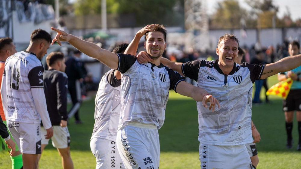 Imagol. Imanol González, el defensor del Lobo volvió a ser una de las figuras del equipo mendocino y autor del gol que le dio el triunfo al equipo dirigido por Ariel Broggi. 
