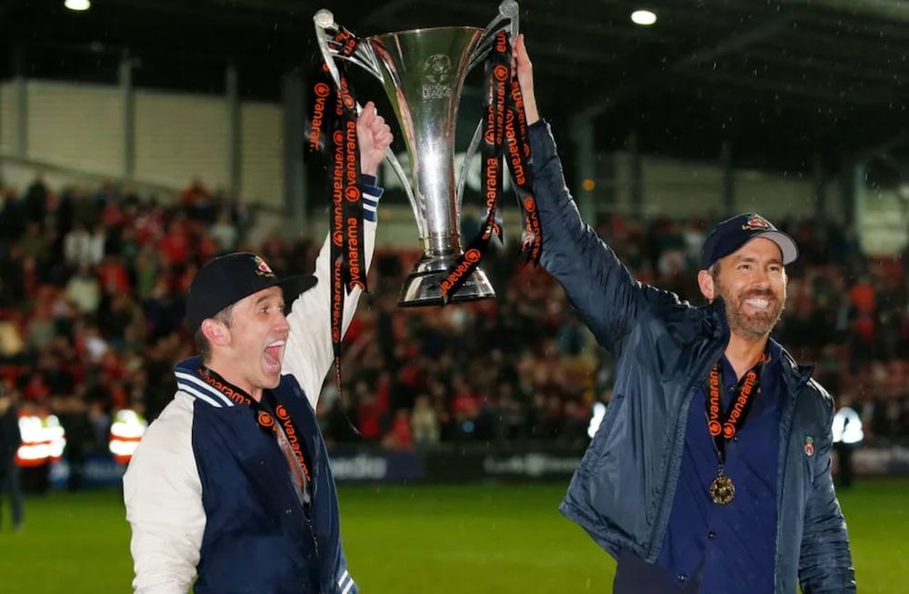 Ryan Reynolds y Rob McElhenney los actores dueño dele quipo de fútbol galés.