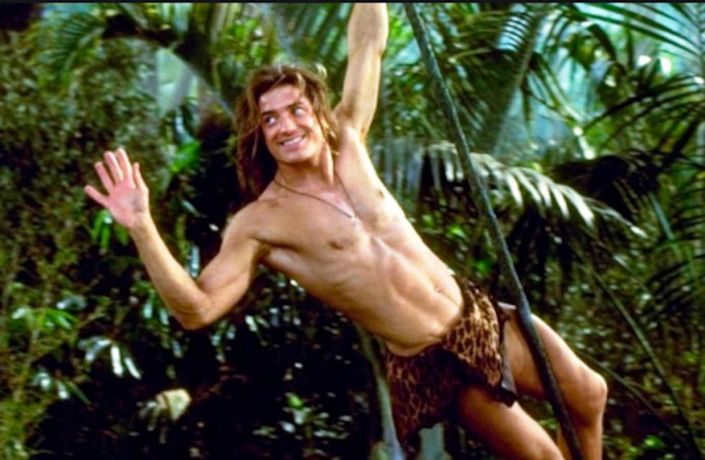 Quiso saltar como Tarzán con las cortinas pero salió muy mal