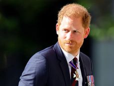 La nueva biografía sobre Principe Harry afirma que hay una fuerte tensión dentro de la realeza británica. La nueva biografía sobre Principe Harry afirma que hay una fuerte tensión dentro de la realeza británica.