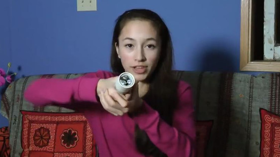 A los 15 años, la canadiense Ann Makosinski diseñó la Hollow Flashlight.&nbsp;