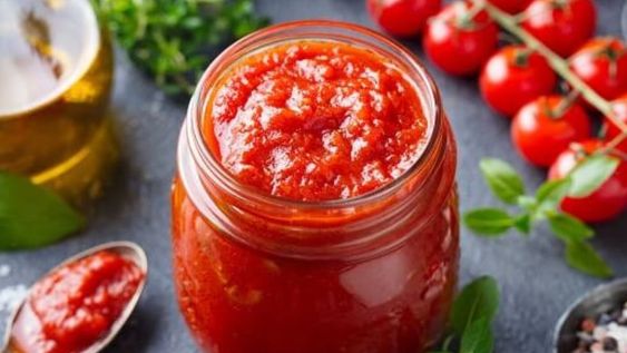 El secreto para quitarle la acidez a la salsa de tomate.