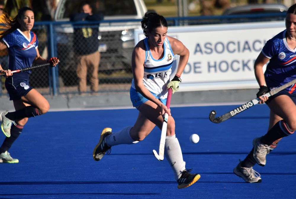 Hockey césped. Las Patitas de la UN San Juan son protagonistas del certamen, al igual que Regatas-Andino.
