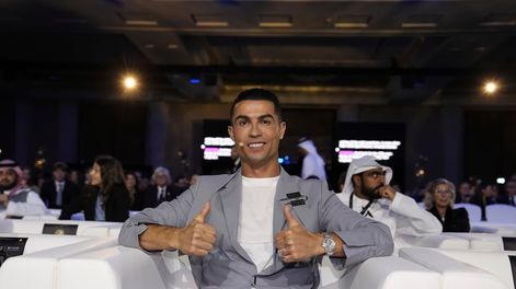 Los Andes | El portugués Cristiano Ronaldo sonríe durante la entrega de los Globe Soccer Awards / Foto: Fabio Ferrari/LaPresse