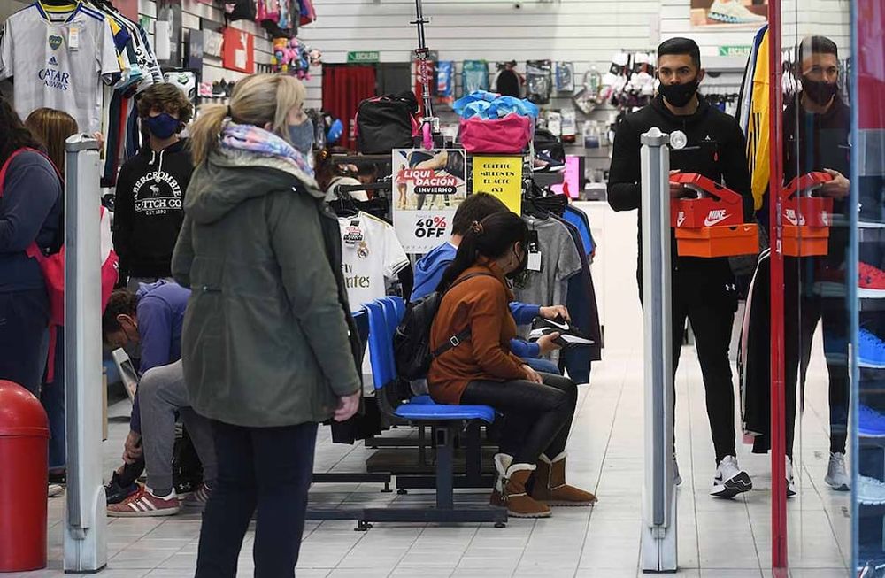 Después del último acuerdo que dejó el salario en $90.000, inicieron las conversaciones para un nuevo areglo salarial. Foto:José Gutierrez / Los Andes