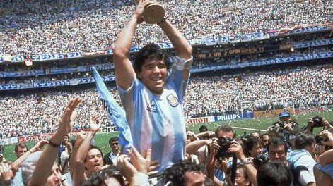 Maradona y la camiseta celeste y blanca. Todo un símbolo argentino en México 86. / archivo