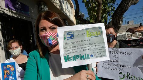 Los Andes | María Paula Garcia, reina Nacional 2007, representó a Guaymallén y se puso al frente de la campaña para que el departamento cuente con una representante en la Vendimia. Foto: Orlando Pelichotti/ Los Andes