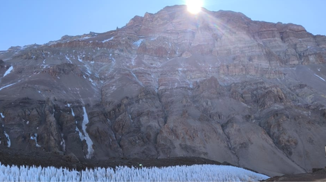 Salida del Sol detrás de la cumbre del Aconcagua durante el solsticio de verano. Foto: Gentileza Miguel Doura