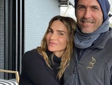 asi viven maria vazquez y adolfo cambiaso: caballeriza propia, mansion de tres pisos y una cocina con isla de marmol