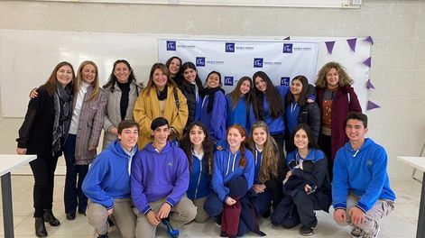 Los Andes | El equipo de estudiantes mendocinas de la Escuela Técnica de la Universidad de Mendoza que participaron de Wisibilízalas, con la colaboración de tres compañeros.