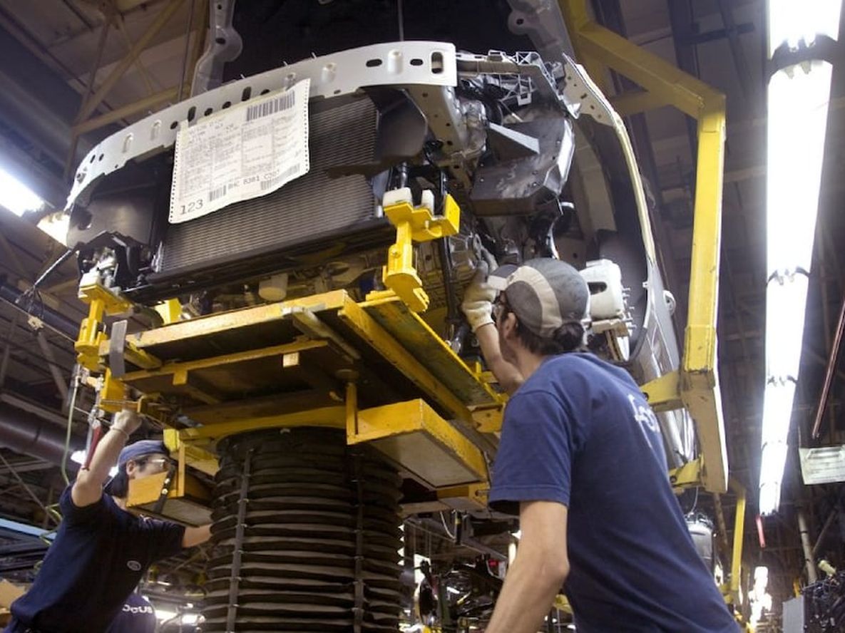 Las automotrices impulsaron a la industria en mayo