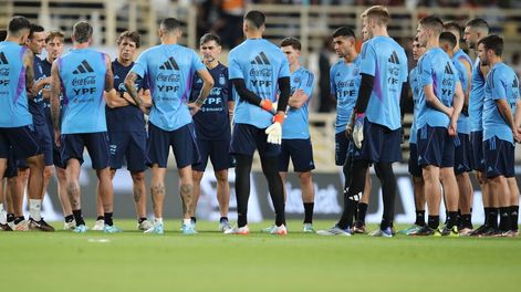 Scaloni habló con el plantel y dio conceptos tácticos a horas del partido ante Arabia Saudita. / archivo - EFE