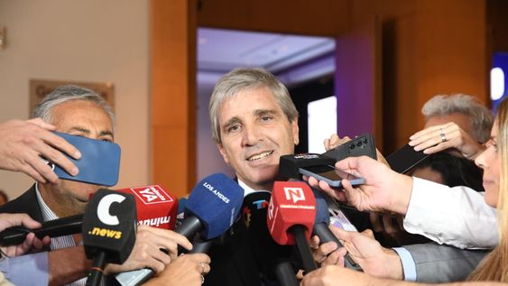 El ministro de Economía, Luis Caputo, en el Foro de Inversiones y Negocios de Mendoza. El ministro de Economía, Luis Caputo, en el Foro de Inversiones y Negocios de Mendoza.