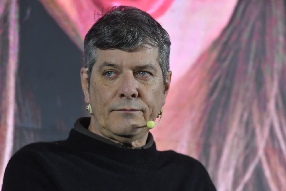 Durante su exposición en Mendoza, Pergolini destacó la importancia de la curiosidad y el aprendizaje para adaptarse a los cambios tecnológicos.