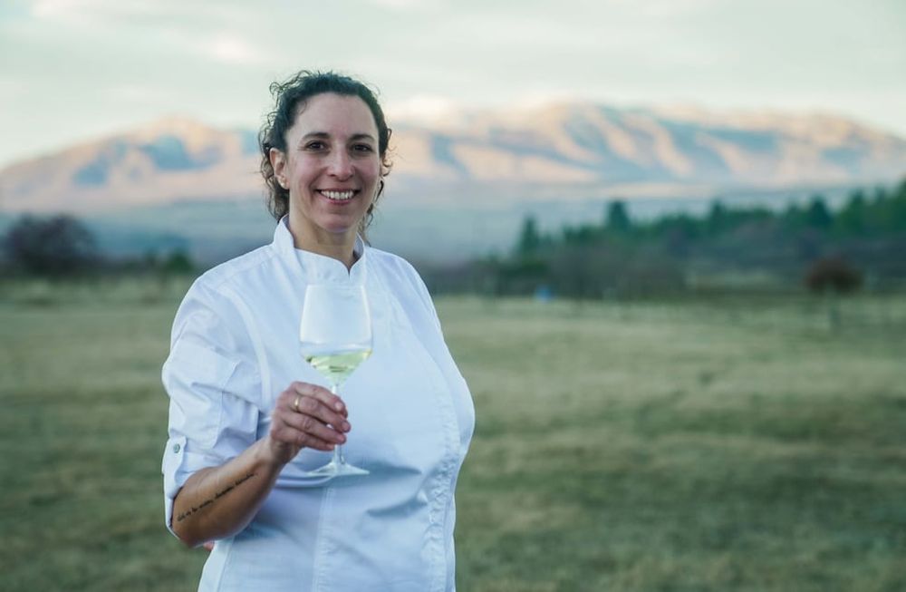 Estudió gastronomía en Bahía Blanca, y tras recorrer cocinas de la Patagonia y el Norte del país, tuvo una experiencia en elBulli, de Ferran Adrià, un antes y un después en su carrera.