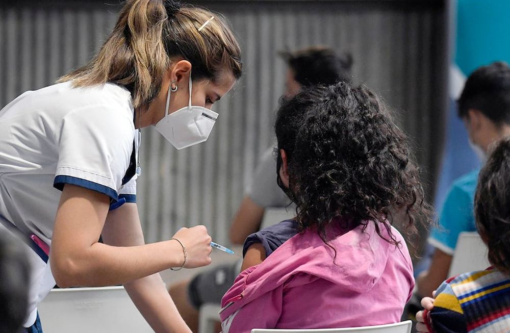 Las autoridades sanitarias de todo el país apoyaron al Gobierno Nacional con a decisión de aplicar Sinopharm en menores de 3 a 11 años. Foto: Orlando Pelichotti Los Andes