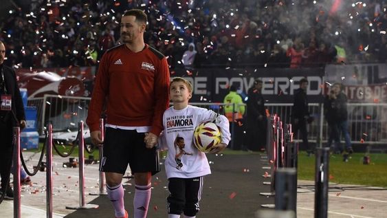 Mora tuvo su partido homenaje en el Monumental
