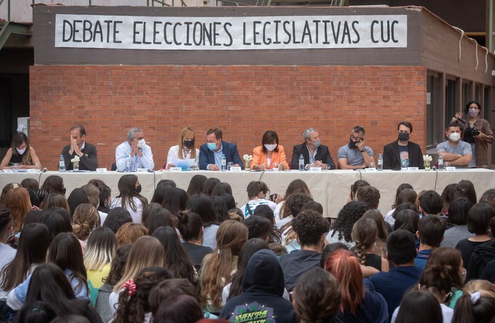 Los candidatos de todas las fuerzas políticas de Mendoza debatieron sus ideas ante los alumnos del Colegio Universitario Central (CUC), en lo que significa el primer debate de cara a las elecciones generales del 14 de noviembre. Ignacio Blanco / Los Andes