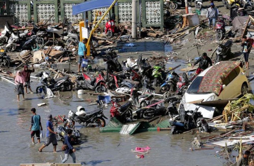Son más de 1.200 los muertos por el tsunami en Indonesia