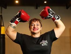 Alejandra Locomotora Oliveras, una fuerza imparable cuya trayectoria inspira, hoy enfrenta su lucha más difícil desde el hospital.