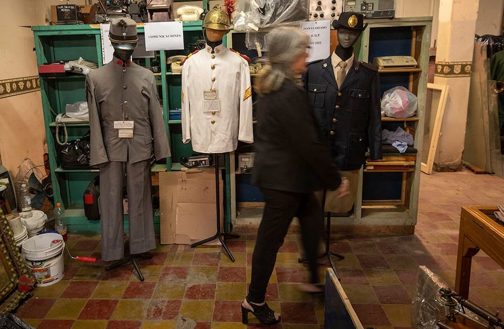 Antiguos uniformes del siglo XIX, equipos de comunicación, armas y documentos conforman el valioso patrimonio cultural. Foto: Ignacio Blanco / Los Andes