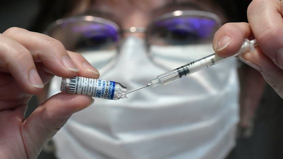 Los especialistas recomiendan esperar entre 3 a 6 meses para ser inmunizado luego de padecer la enfermedad. Foto: Orlando Pelichotti / Los Andes