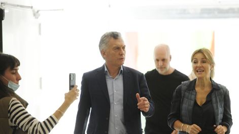 Los Andes | uenos Aires - Recorrida del Jefe de Gobierno porteño Horacio Rodríguez Larreta junto a Mauricio Macri recorren escuela en Pompeya. Foto:  Clarín