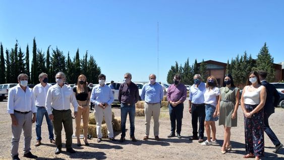 El ministro de Agricultura, Ganadería y Pesca de la Nación, Luis Basterra, llegó a Mendoza y participó de varias reuniones con funcionarios, intendentes y dirigentes políticos.