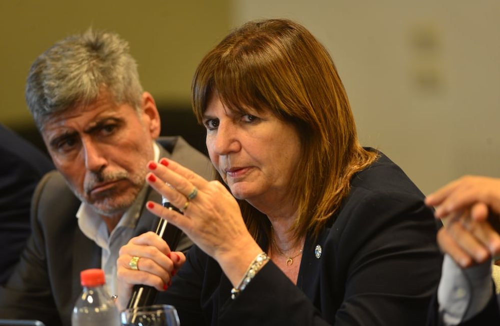 Patricia Bullrich, Ministra de Seguridad de la nación, en conferencia de prensa con Juan Pablo Quinteros en el Hotel Quorum de la ciudad de Córdoba. - Archivo