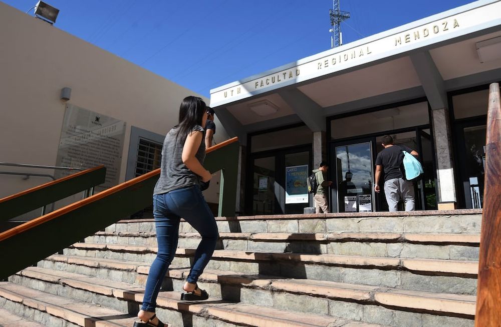 Desde la entidad informaron que el seminario de ingreso a las carrera de Ingeniería de la UTN FRM 2022 es absolutamente gratuito. Foto: Orlando Pelichotti/ Los Andes