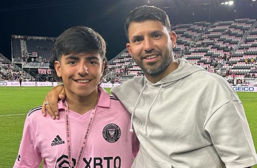 El Kun Agüero enterneció a todos con el posteo y las fotos que le dedicó a su hijo.