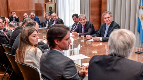 Luis Toto Caputo se reunió con empresarios británicos.